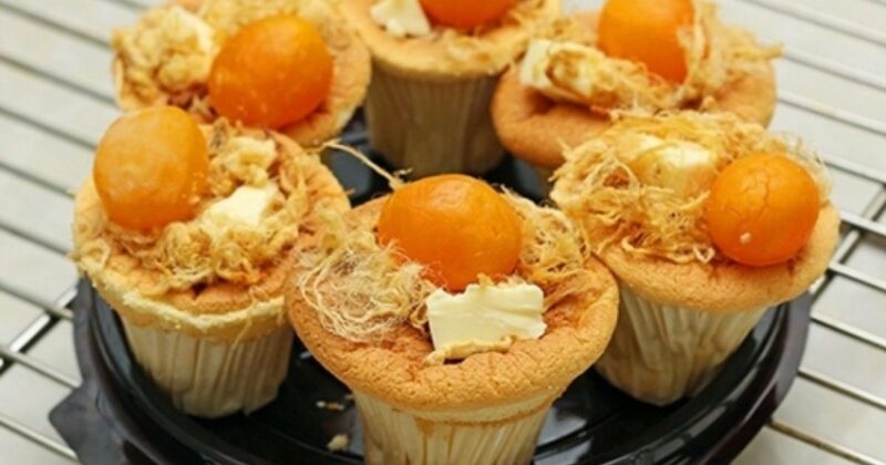 Bánh bông lan trứng muối đậm đà
