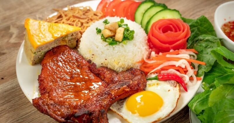 Cơm tấm sườn bì chả