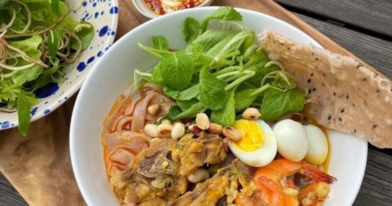 Hướng dẫn cách nấu mì quảng tôm thịt trứng cút chuẩn vị truyền thống