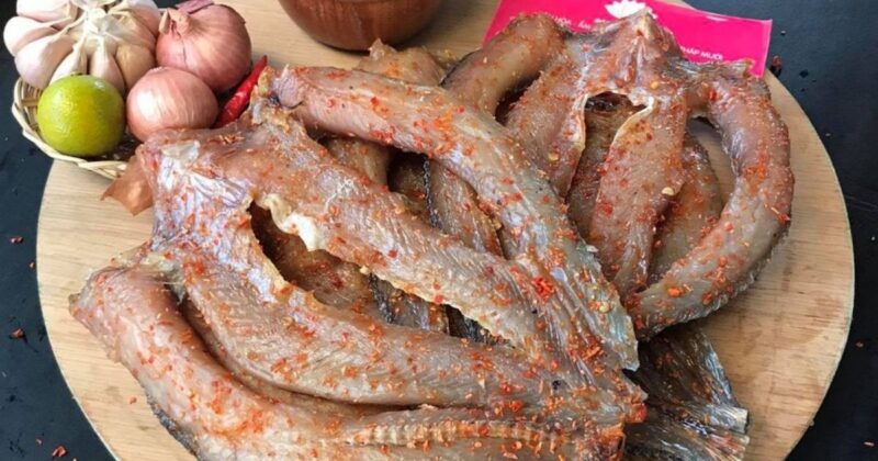 Khô cá lóc đồng phơi một nắng tẩm gia vị
